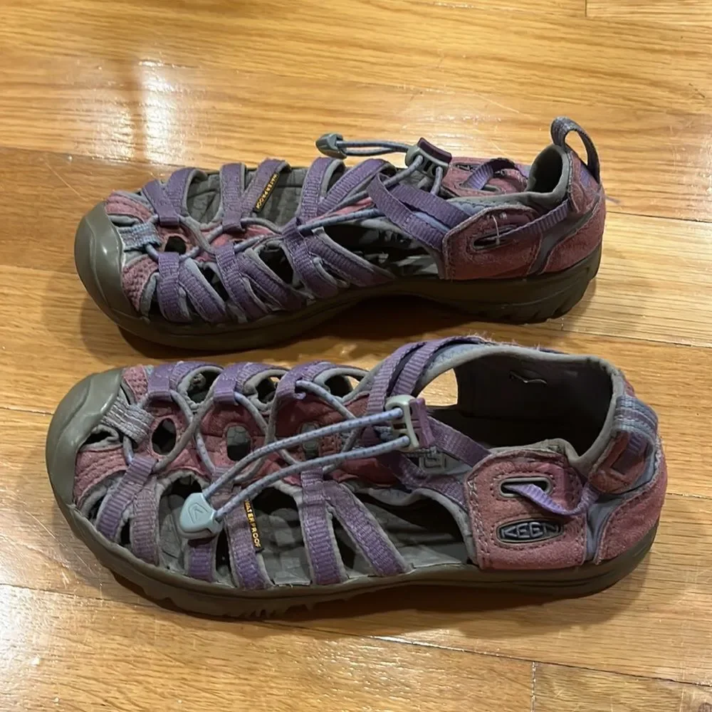 𝅺KEEN girls waterproof sandals size 3.